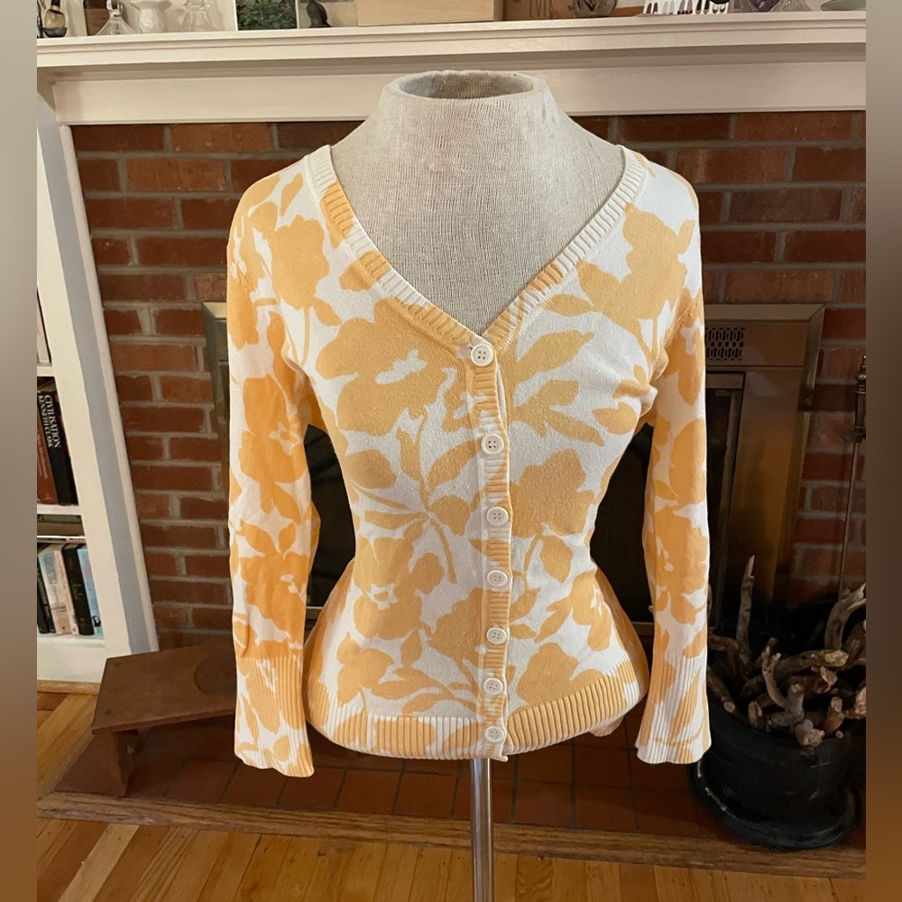 Adorable Sweater/Cardigan - eci brand